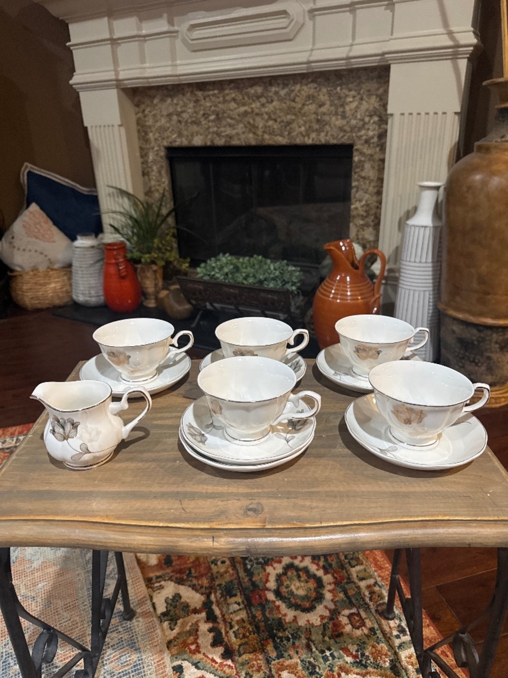12 Piece Teacup, Saucer and Creamer Set